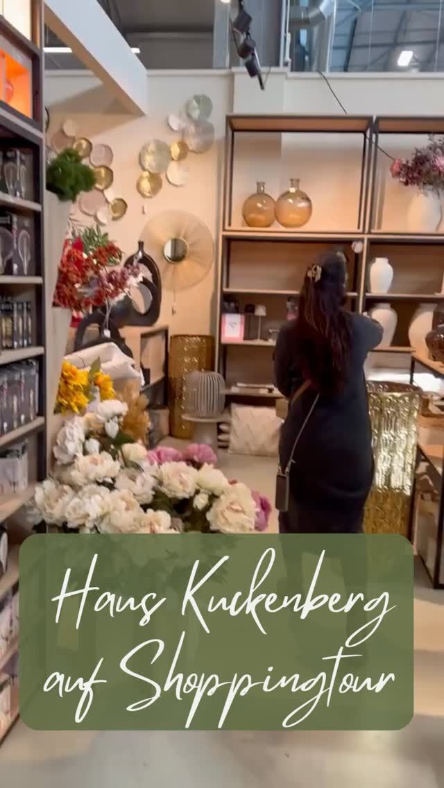 🛍️ Die freien Tage haben wir nicht nur zum Feiern genutzt, sondern auch für eine ganz besondere Mission: frischen Glanz und neue Lieblingsstücke fürs Haus Kuckenberg zu entdecken. ✨🌿
 
🌸 Mit neuen Deko-Highlights und saisonalen Akzenten erstrahlt unser Haus jetzt noch gemütlicher und einladender. ✨
 
🪶 Was meint ihr – Volltreffer oder sollen wir noch weiterstöbern? 😉
 
 
#HausKuckenberg #EventlocationBurscheid #TagungNRW #EventlocationNRW #Burscheid #HeiratenNRW #Hochzeitsmesse #hochzeitimbergischen #eventlocationburscheid #burscheidfeiert #eventlocationnrw #eventlocationburscheid #hochzeitslocationnrw #dasbergische #nrwhochzeiten