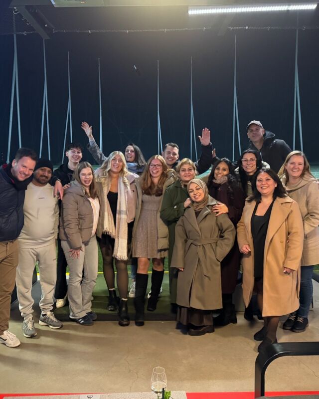 Am Freitag haben wir unsere Weihnachtsfeier gefeiert und gemeinsam eine wunderschöne, lustige Zeit verbracht. ✨
Jetzt starten wir voller Energie in eine neue Woche – und die hat es in sich: Gleich drei Tagungen stehen an. Bei uns wird’s wieder richtig lebendig im Haus! 🤍🎄

#HausKuckenberg #EventlocationNRW #Burscheid #eventlocationburscheid
#burscheidfeiert #eventlocationnrw #tagunglocation 
#eventlocationburscheid #hochzeitslocationnrw
#dasbergische #nrwhochzeiten #kuckenbergmomente