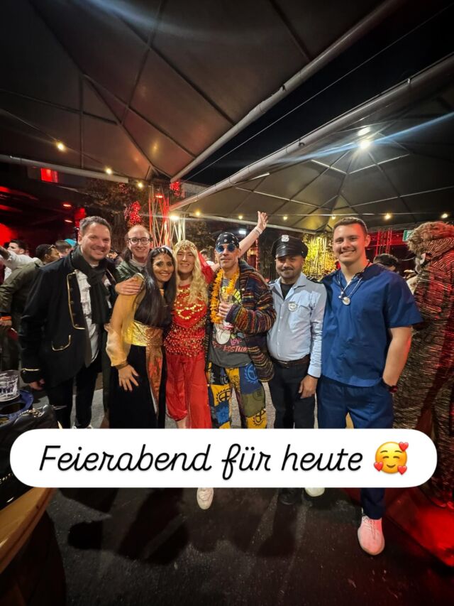 🎭 Wir gönnen uns eine kleine Auszeit und nehmen uns den Abend frei! 🥳
Ein bisschen Konfetti, ein paar Kostüme und ganz viel Lachen – bevor der weihnachtliche Trubel bei uns so richtig losgeht.
Aber keine Sorge: Ab morgen sind wir wieder wie gewohnt für euch da! 🤍
Bleibt fröhlich und genießt den Tag – wir stoßen auf euch an! 🥂
 
#HausKuckenberg #EventlocationBurscheid #EventlocationNRW #BurscheidFeiert #BergischesLand #DasBergische #HeimatliebeBergisch #RheinischBergischerKreis #MeinBurscheid #FeiernImBergischen #Eventliebe #FesteMitStil #BergischesHerz #EventplanungNRW #FirmenfeierNRW #GeburtstagsfeierNRW #JubiläumImBergischen #teameventnrw