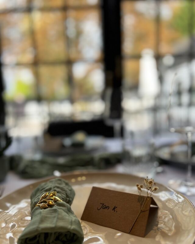 Der Herbst zeigt sich von seiner schönsten Seite 🍂 – morgen feiern wir eine wundervolle Herbsthochzeit hier im Haus Kuckenberg! Die letzten Vorbereitungen laufen und wir freuen uns schon auf einen unvergesslichen Tag voller Liebe, Wärme und goldener Momente. 💍🤍

Träumt ihr auch von einer herbstlichen Hochzeit? Dann sichert euch jetzt euren Wunschtermin und feiert eure Liebe im goldenen Glanz des Herbstes! 🍂

#hauskuckenberg  #herbsthochzeitnrw #hochzeitimbergischen  #eventlocationburscheid  #burscheidfeiert  #eventlocationnrw #eventlocationburscheid #heiratenimbergischenland  #hochzeitslocationnrw